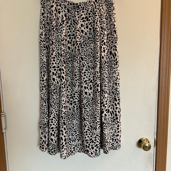 Kirious Los Angeles large stretch: animal, print, midi skirt - Picture 2 of 8